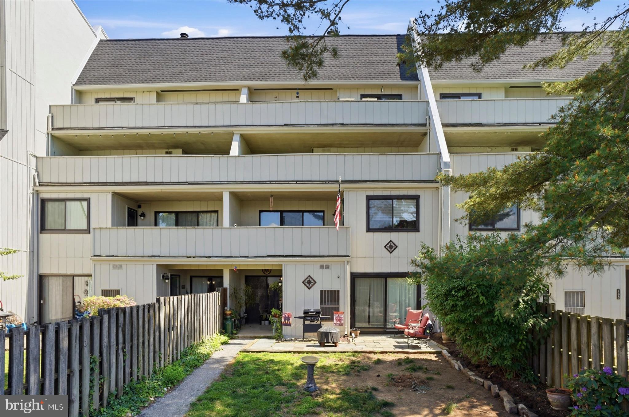 SUMMIT HOUSE - Residential