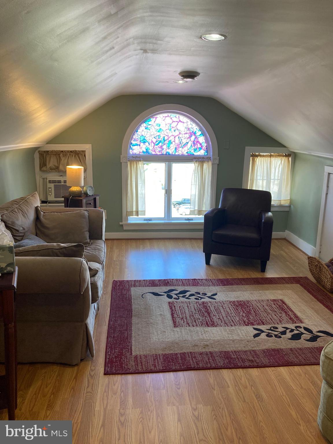 WONDERFUL COMMERCIAL LOCATION IN THE HEART OF URBANA........ACROSS FROM STARBUCKS AND MCDONALDS.............PRIVATE....QUAINT PROFESSIONAL OFFICE SPACE
BE PART OF THE OTHER PROFESSIONAL TENANTS IN THE BUILDING.