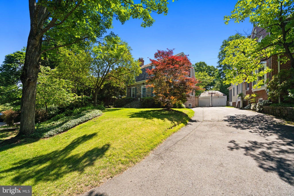 Photo of 4809 Jamestown Road, BETHESDA, MD 20816 (MLS # MDMC2237658)