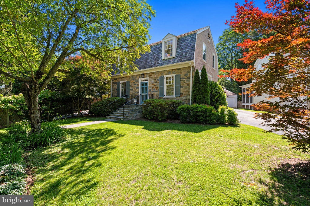 Photo of 4809 Jamestown Road, BETHESDA, MD 20816 (MLS # MDMC2237658)