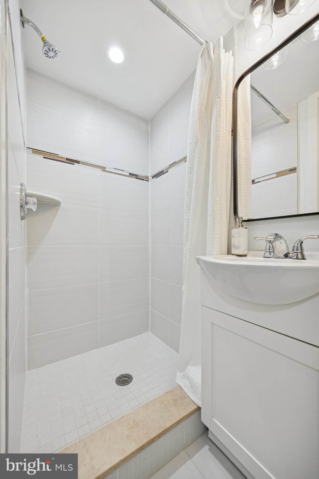 GRADUATE HOSPITAL - Residential