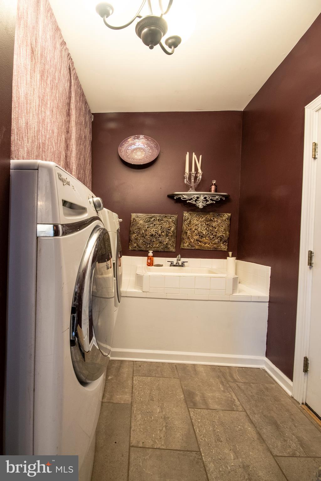 MANSFIELD MANOR - Residential