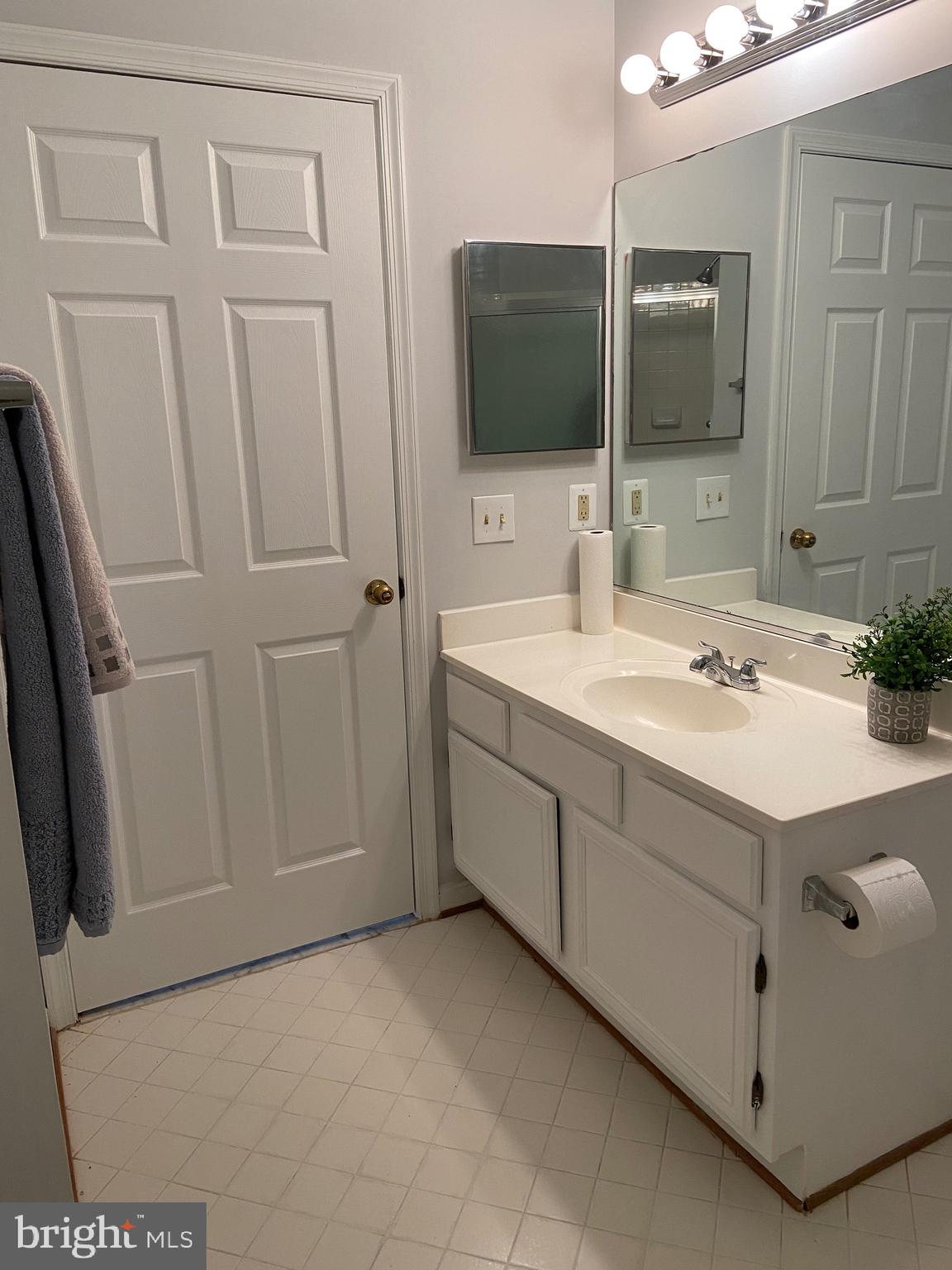 RIVERBEND AT CASCADES - Residential Lease