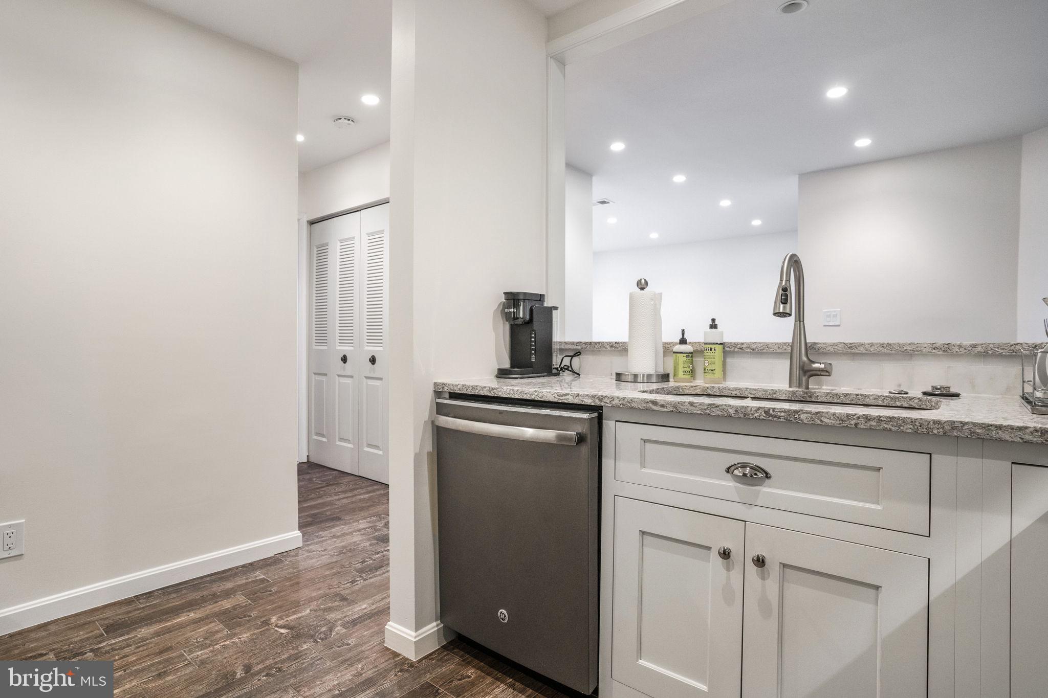 SUMMERWALK - Residential Lease