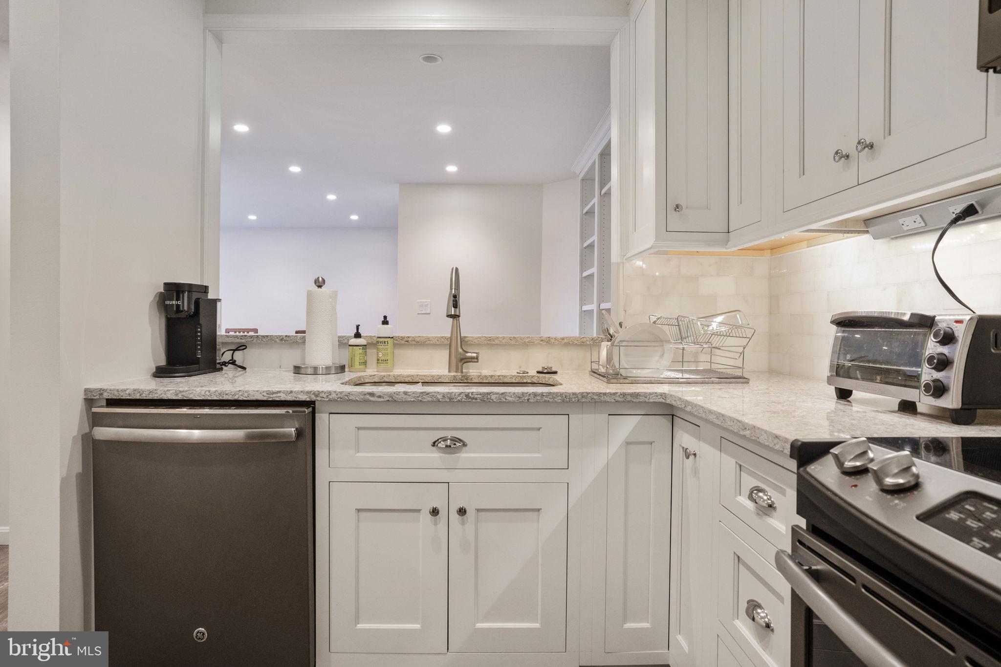 SUMMERWALK - Residential Lease