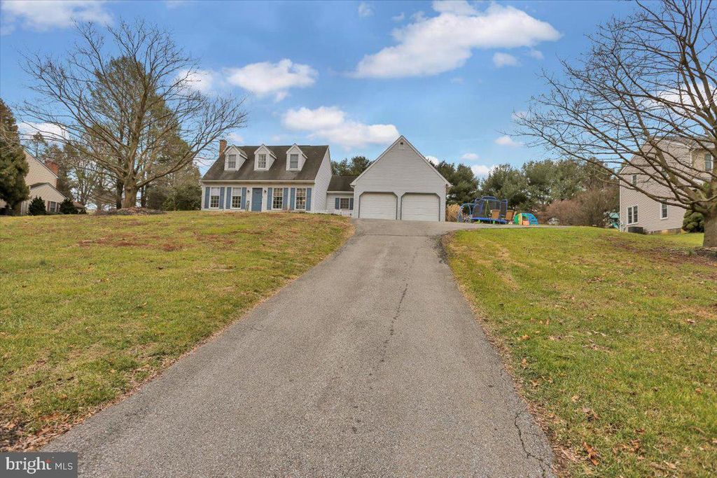 Photo of 27 OAK VIEW DR, STRASBURG, PA 17579 (MLS # PALA2030020)