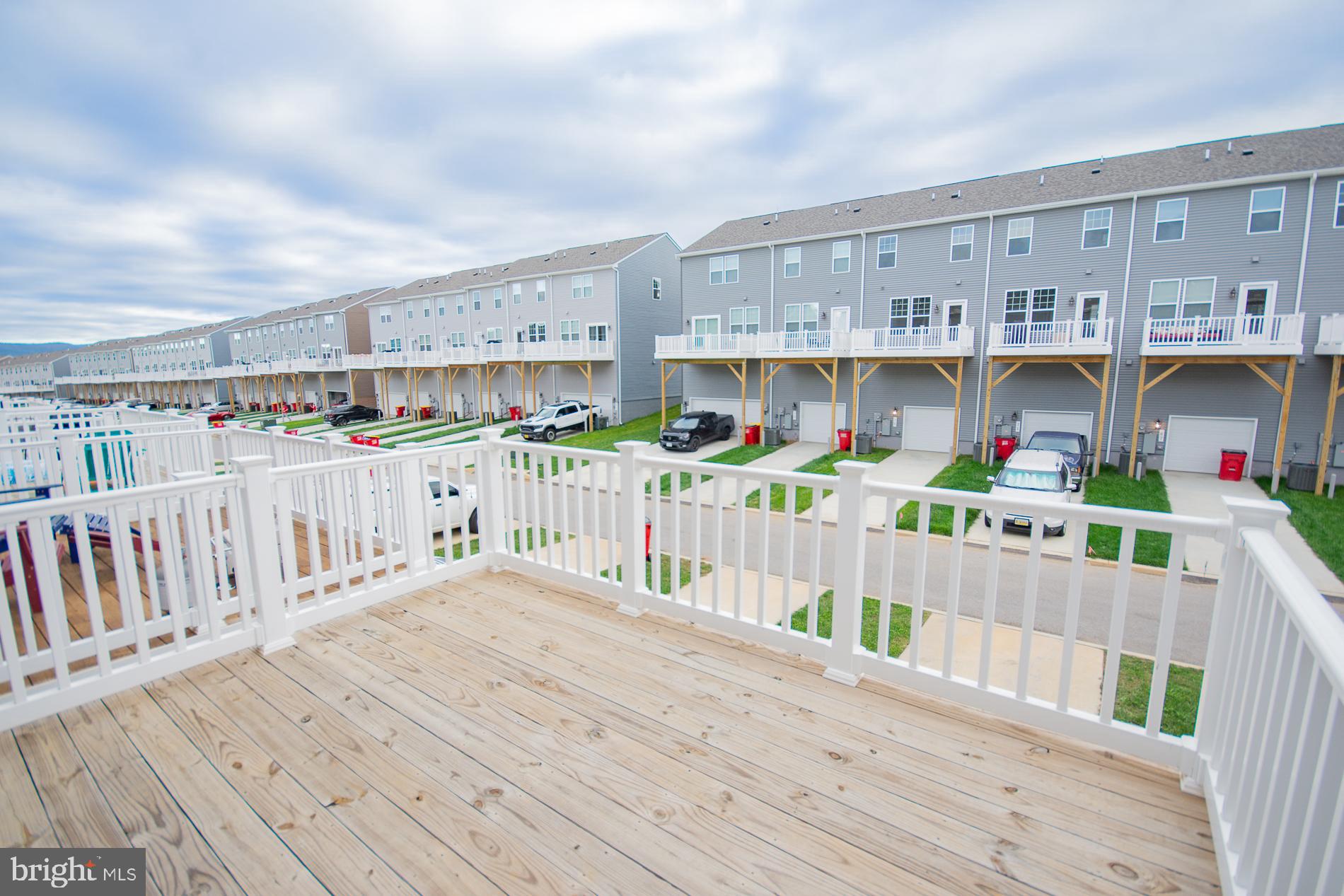 PRESIDENTS POINTE - Residential