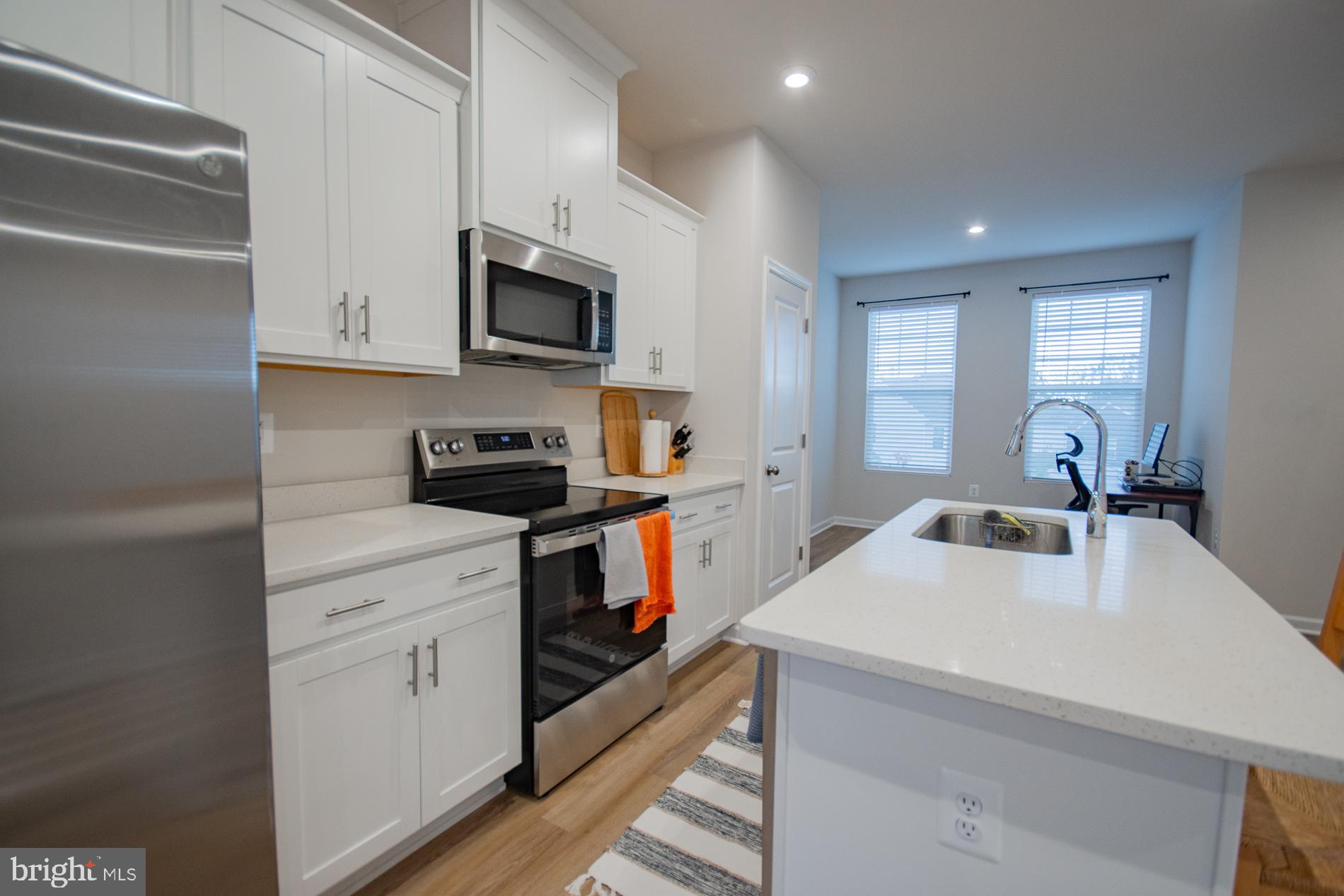 PRESIDENTS POINTE - Residential