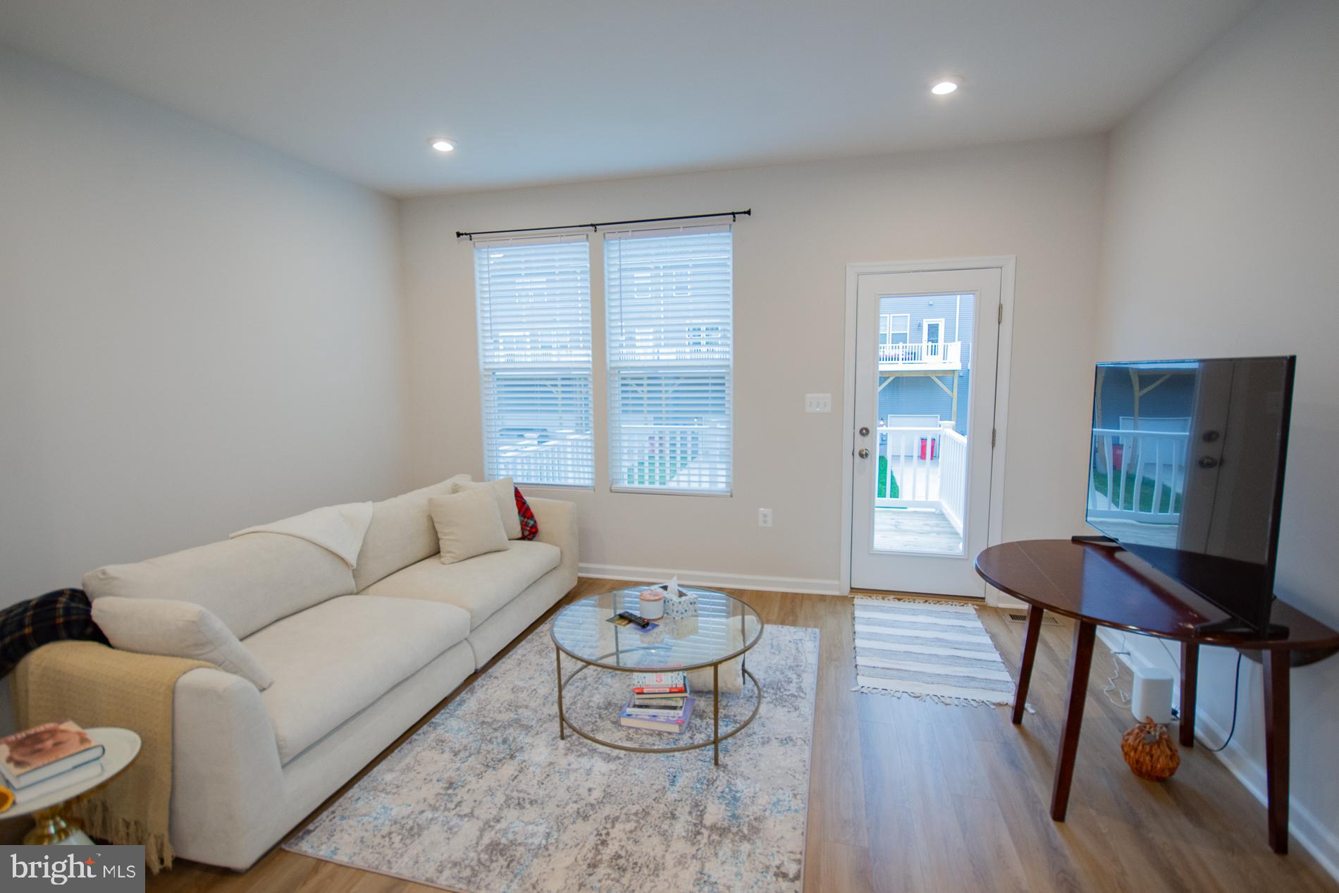 PRESIDENTS POINTE - Residential