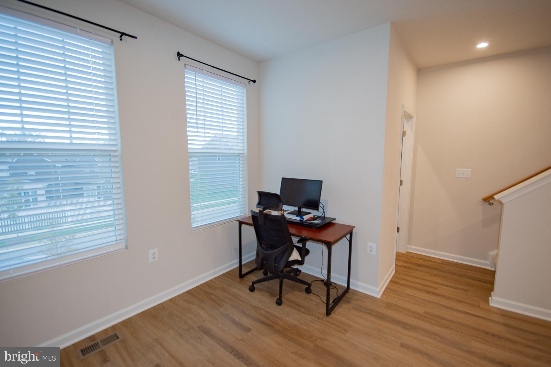 PRESIDENTS POINTE - Residential