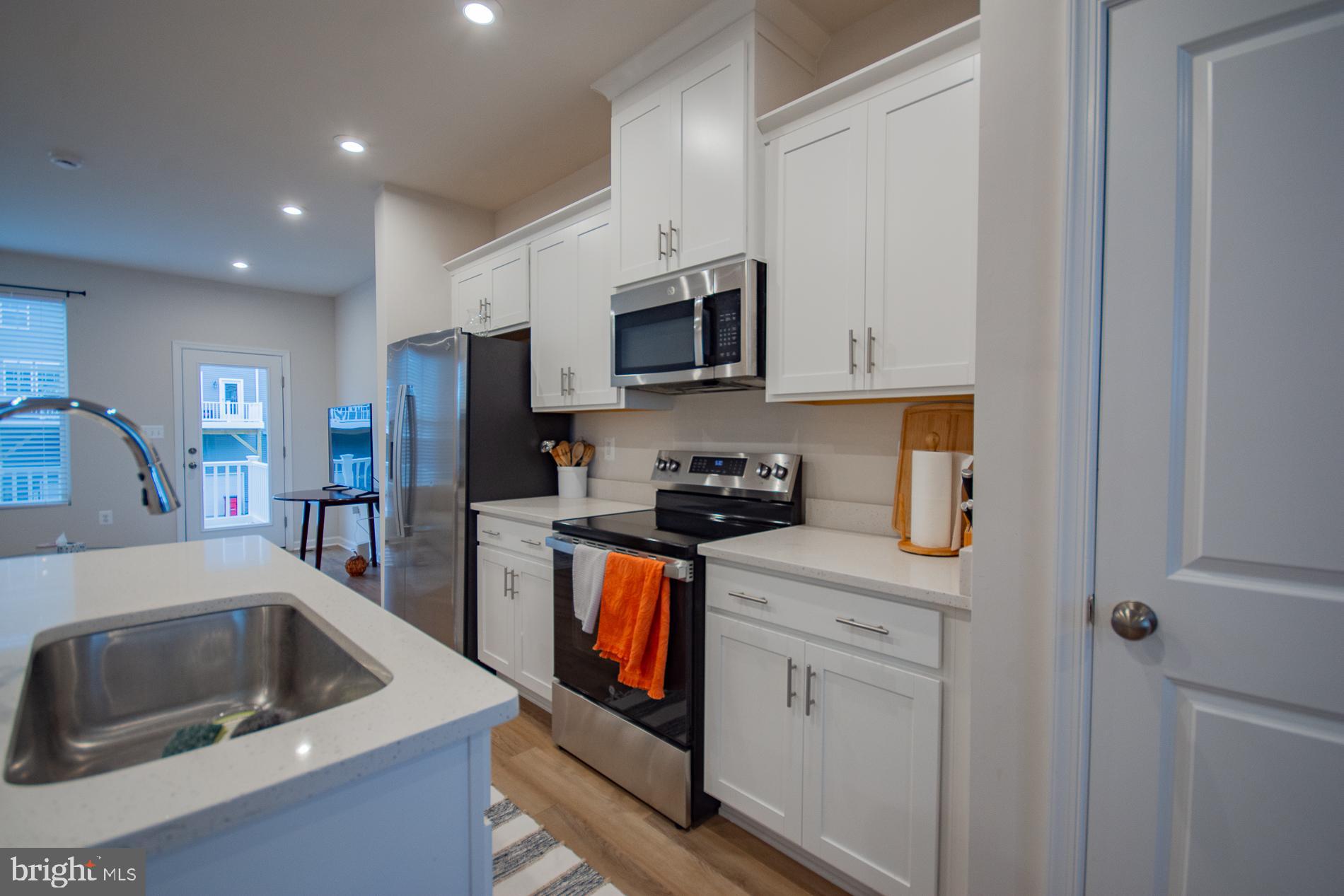 PRESIDENTS POINTE - Residential