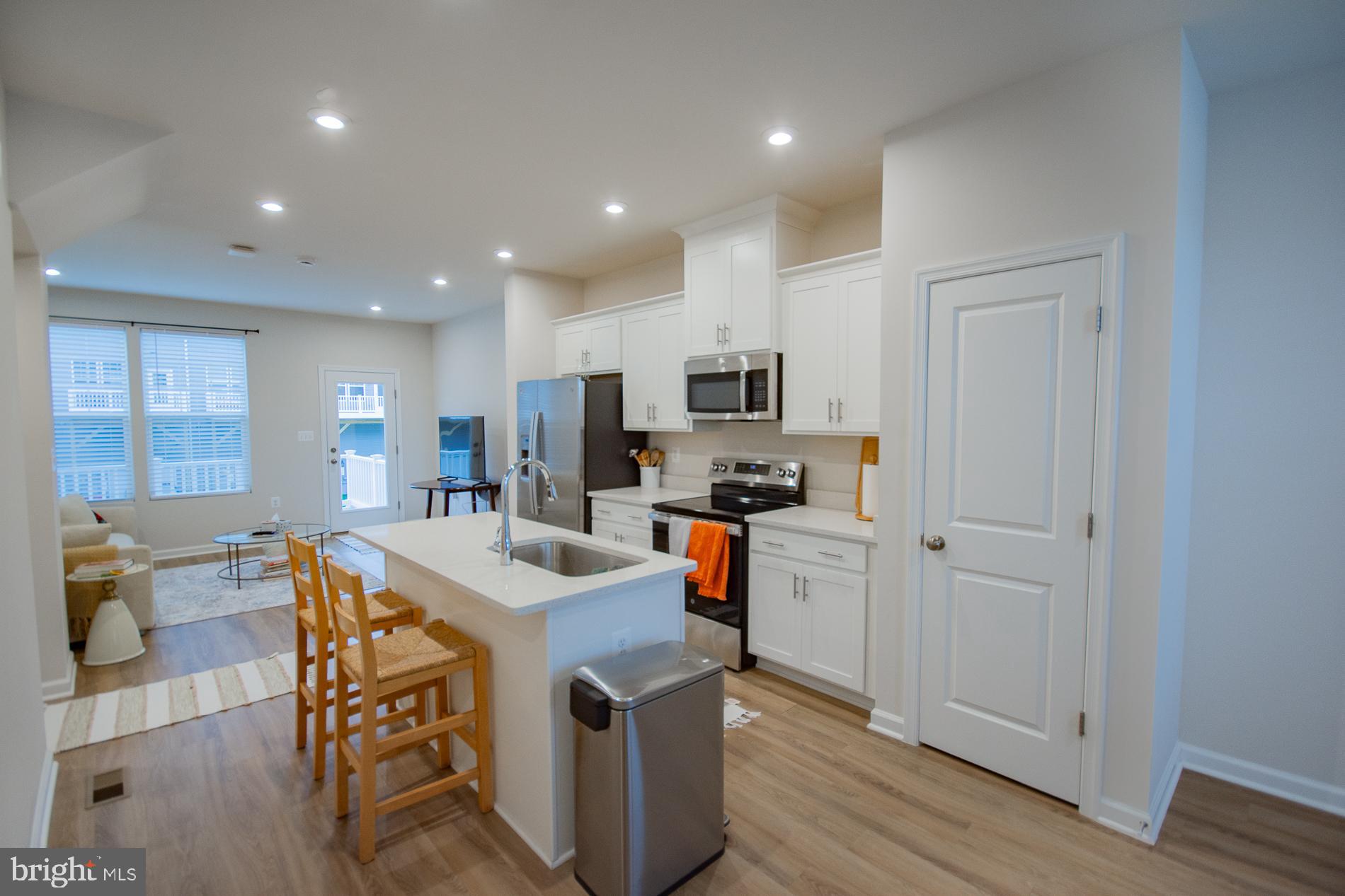 PRESIDENTS POINTE - Residential