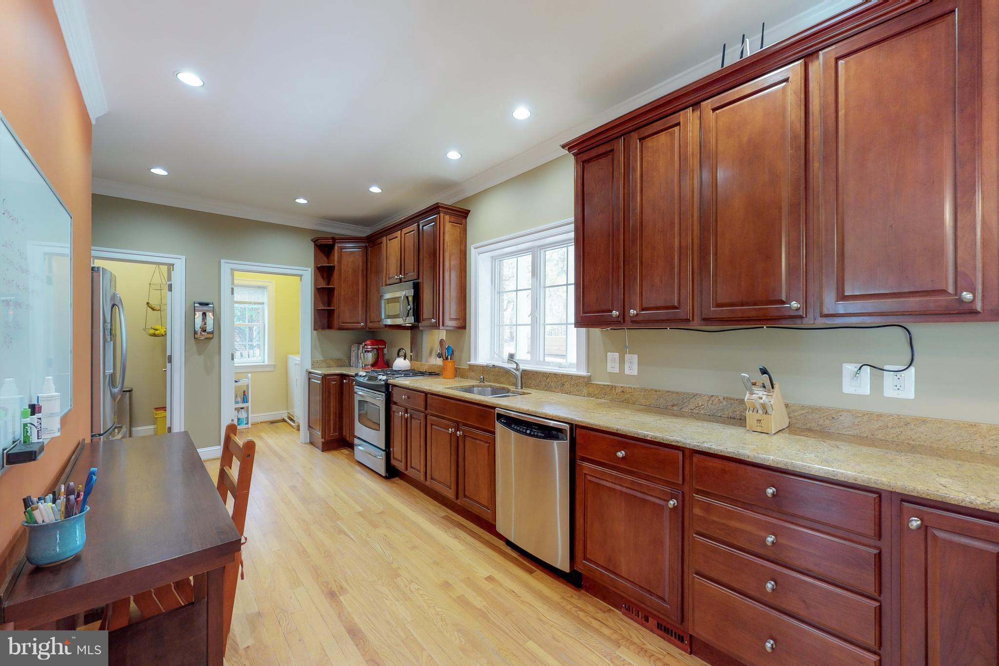 BROYHILL HEIGHTS - Residential