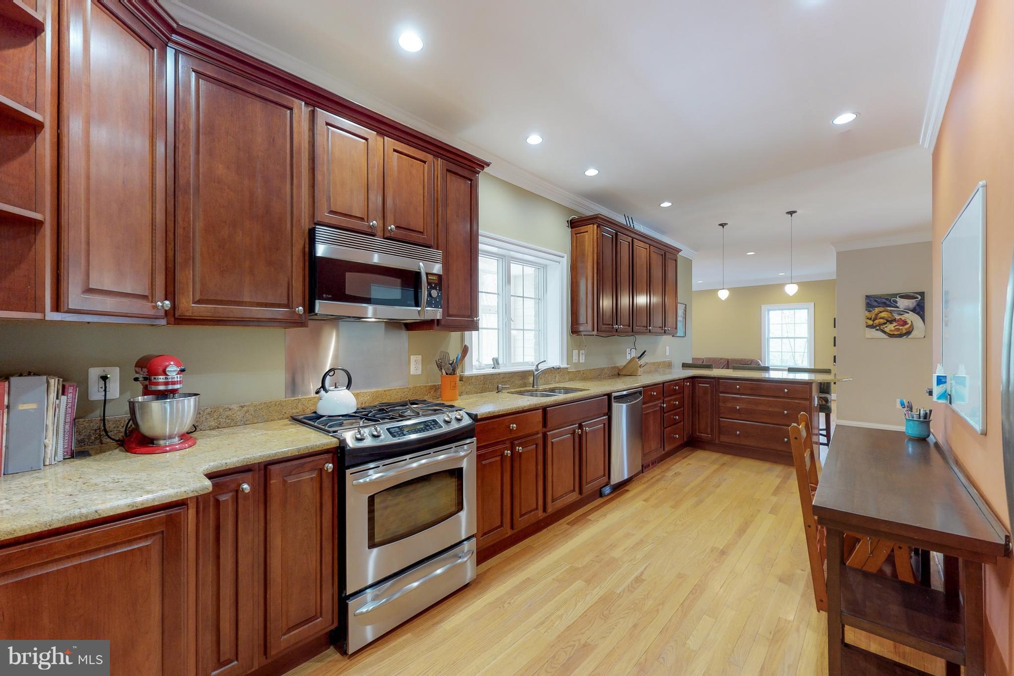 BROYHILL HEIGHTS - Residential