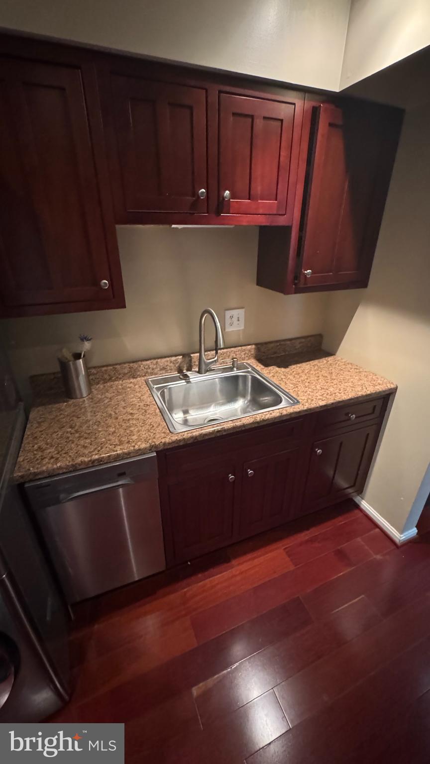 HUNTING RIDGE CONDOMINIUM - Residential Lease