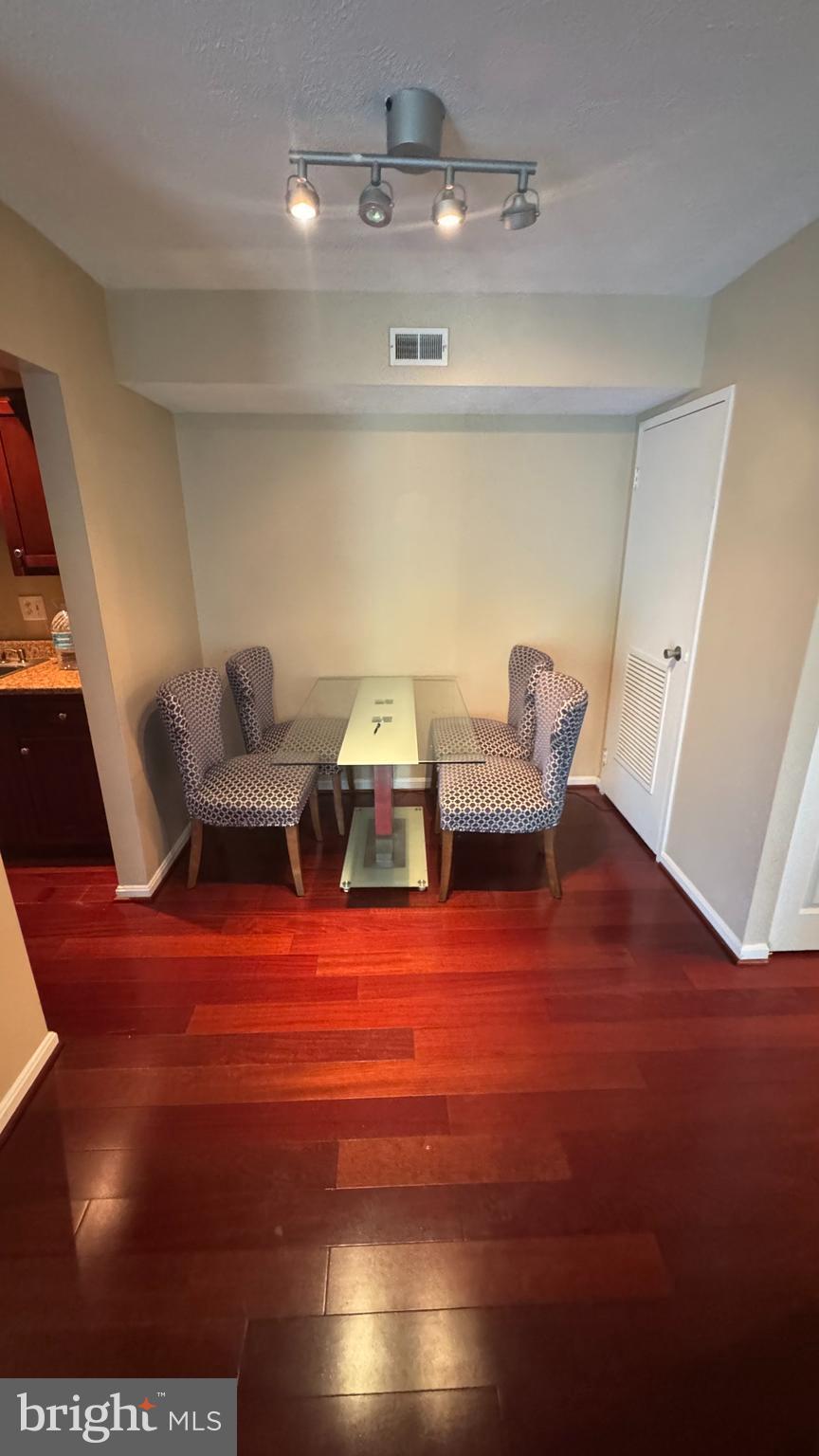 HUNTING RIDGE CONDOMINIUM - Residential Lease