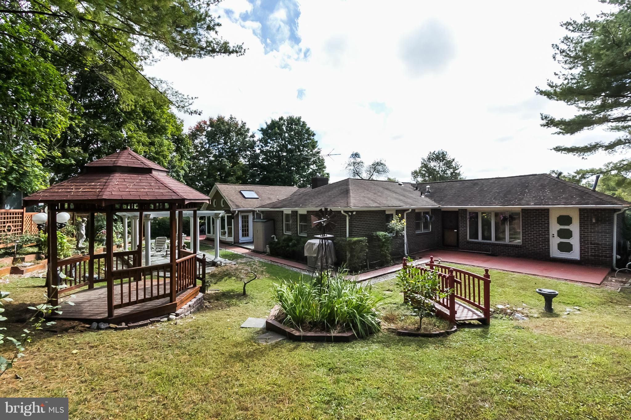 HUNT CREST - Residential