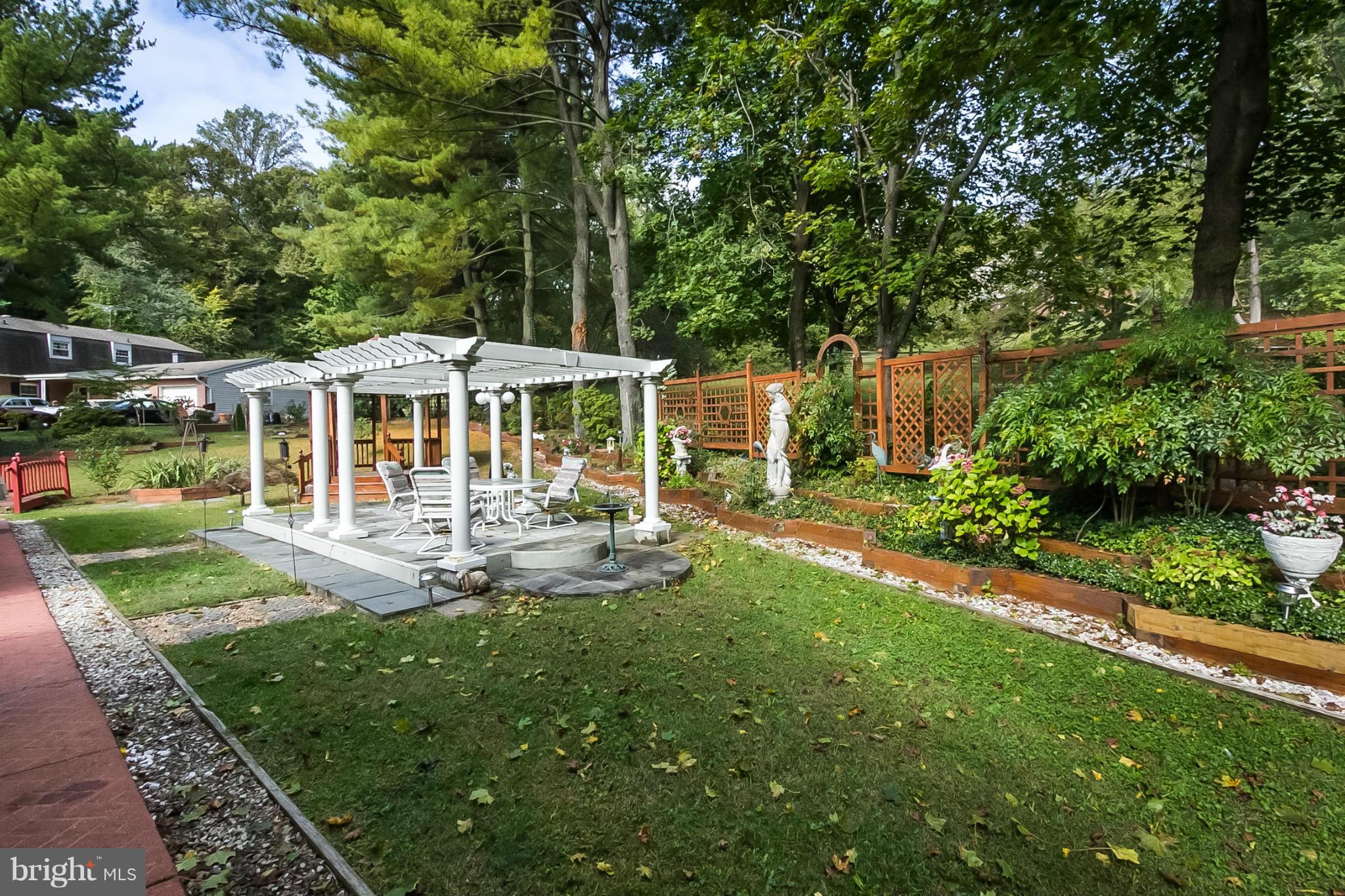 HUNT CREST - Residential