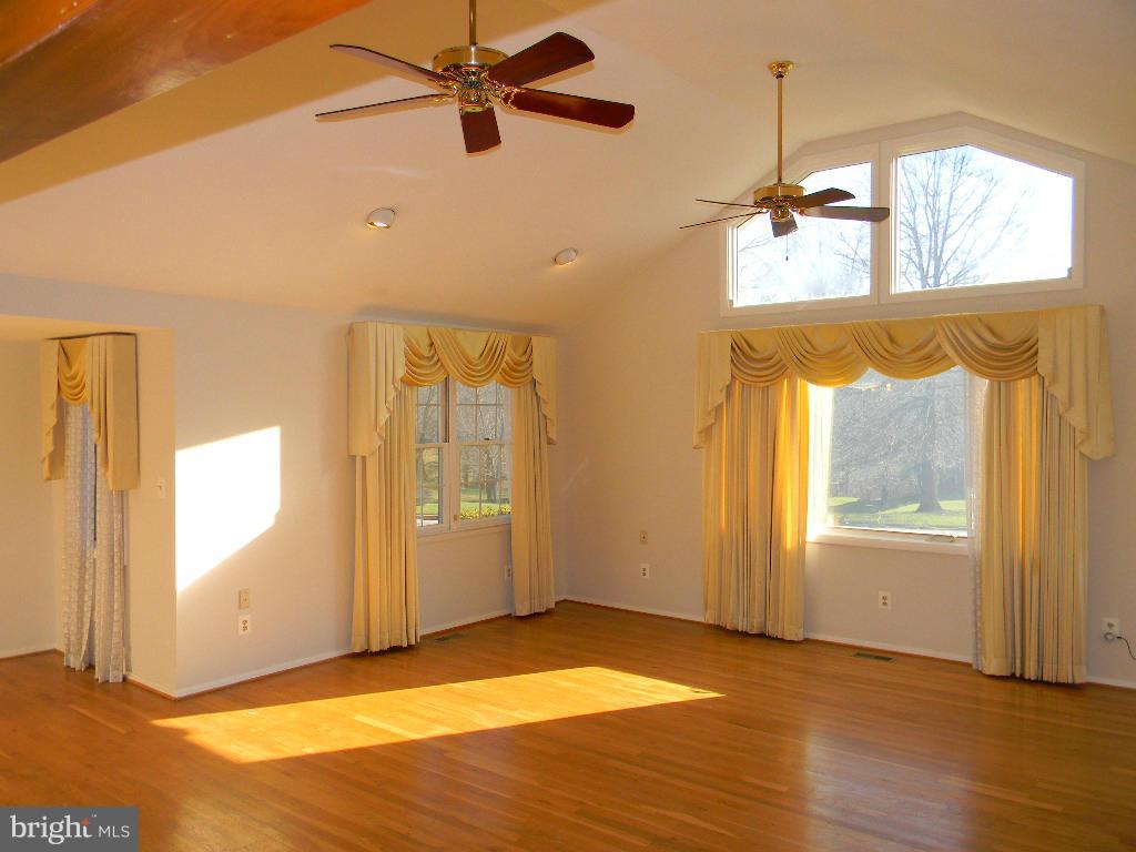 HUNT CREST - Residential