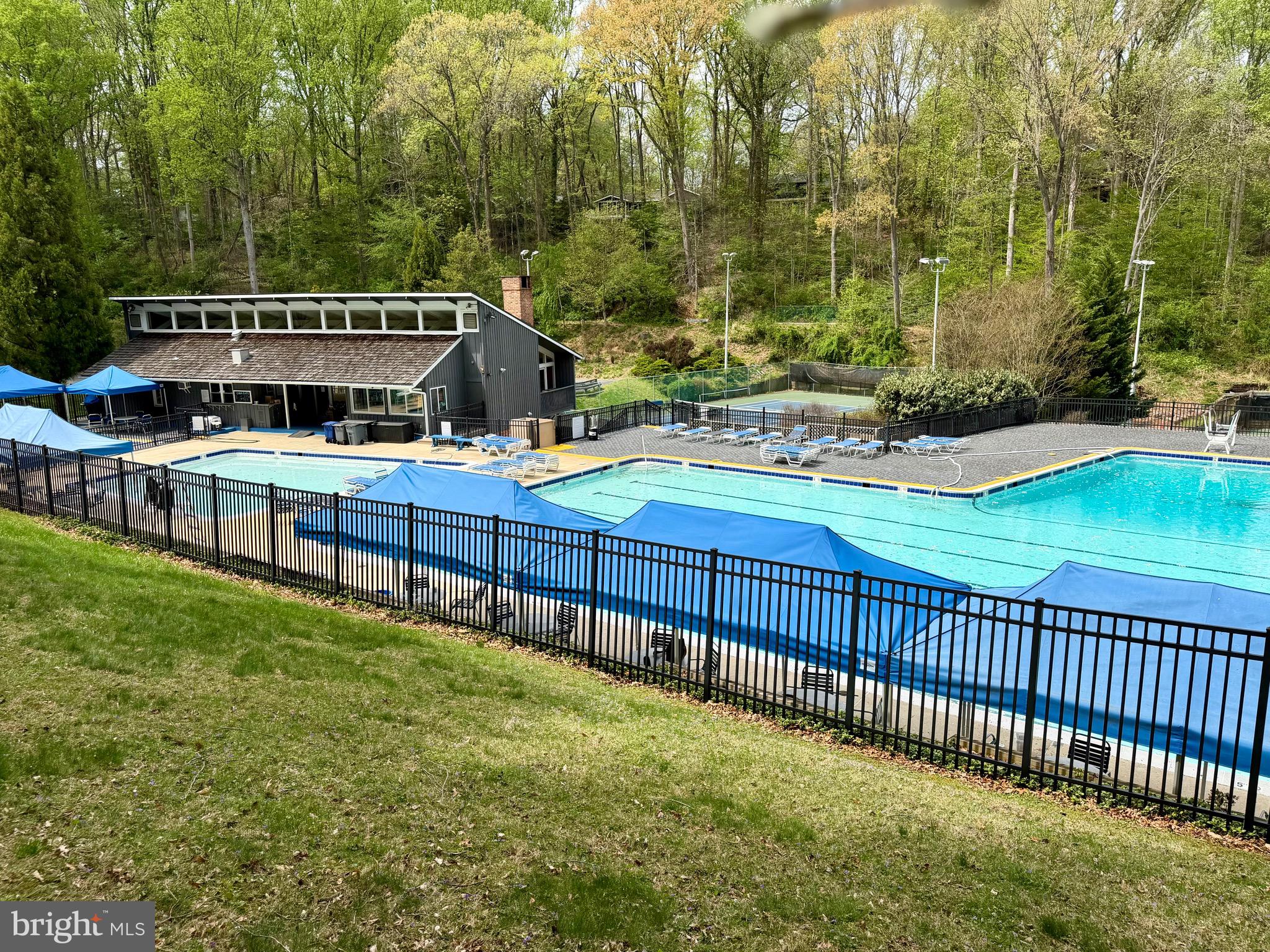 CARDEROCK SPRINGS - Residential