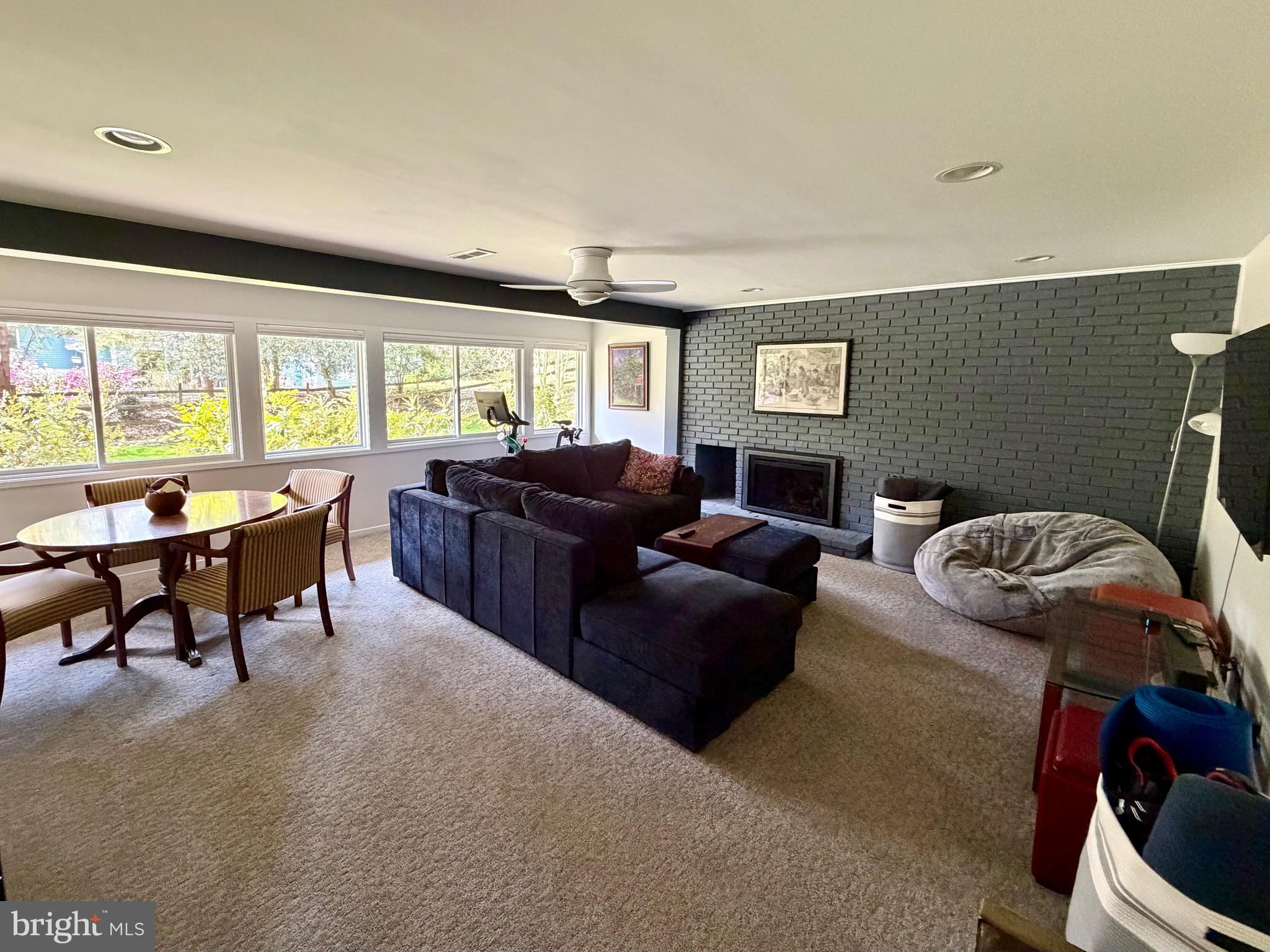 CARDEROCK SPRINGS - Residential