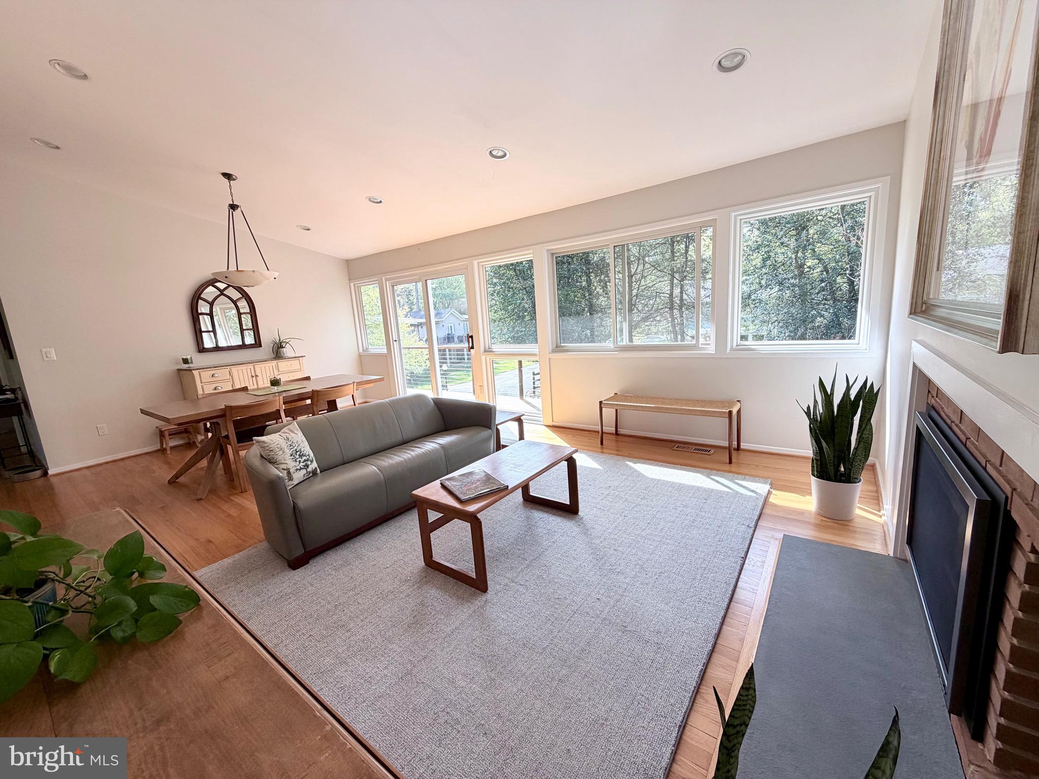 CARDEROCK SPRINGS - Residential