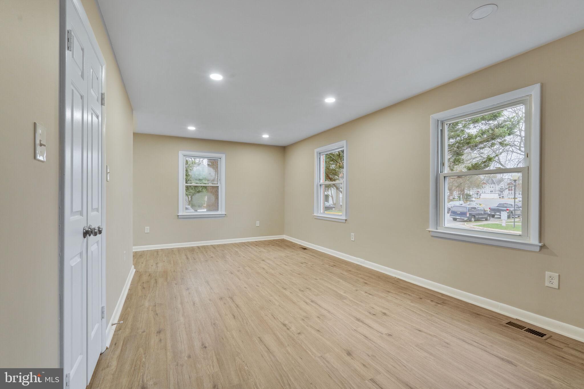 TOWNES OF GREENBRIAR - Residential