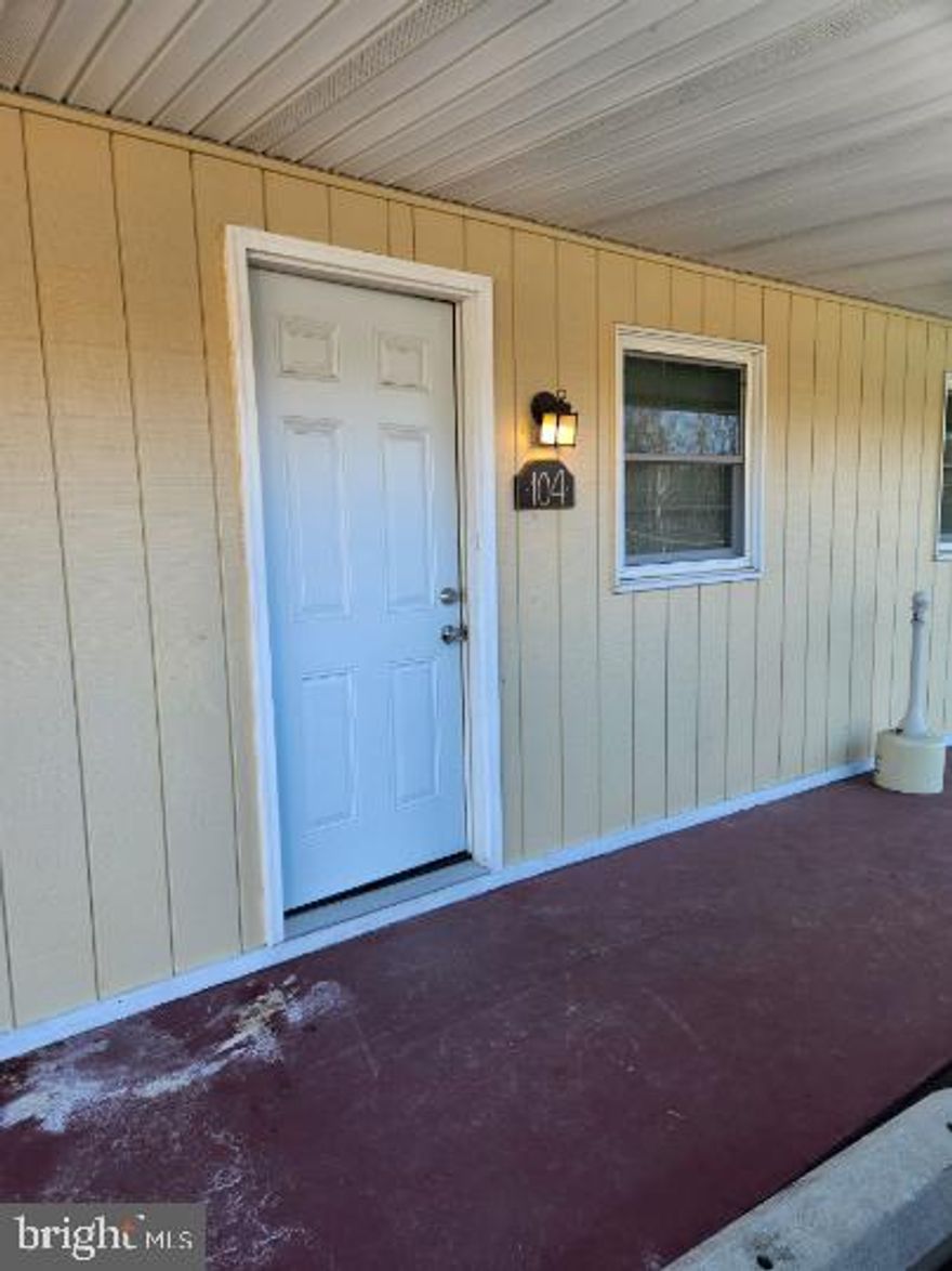 Nice efficiency unit in Berkeley Springs features open room, kitchenette with refrigerator and microwave, bathroom and parking.  Pets allowed on case by case basis.
