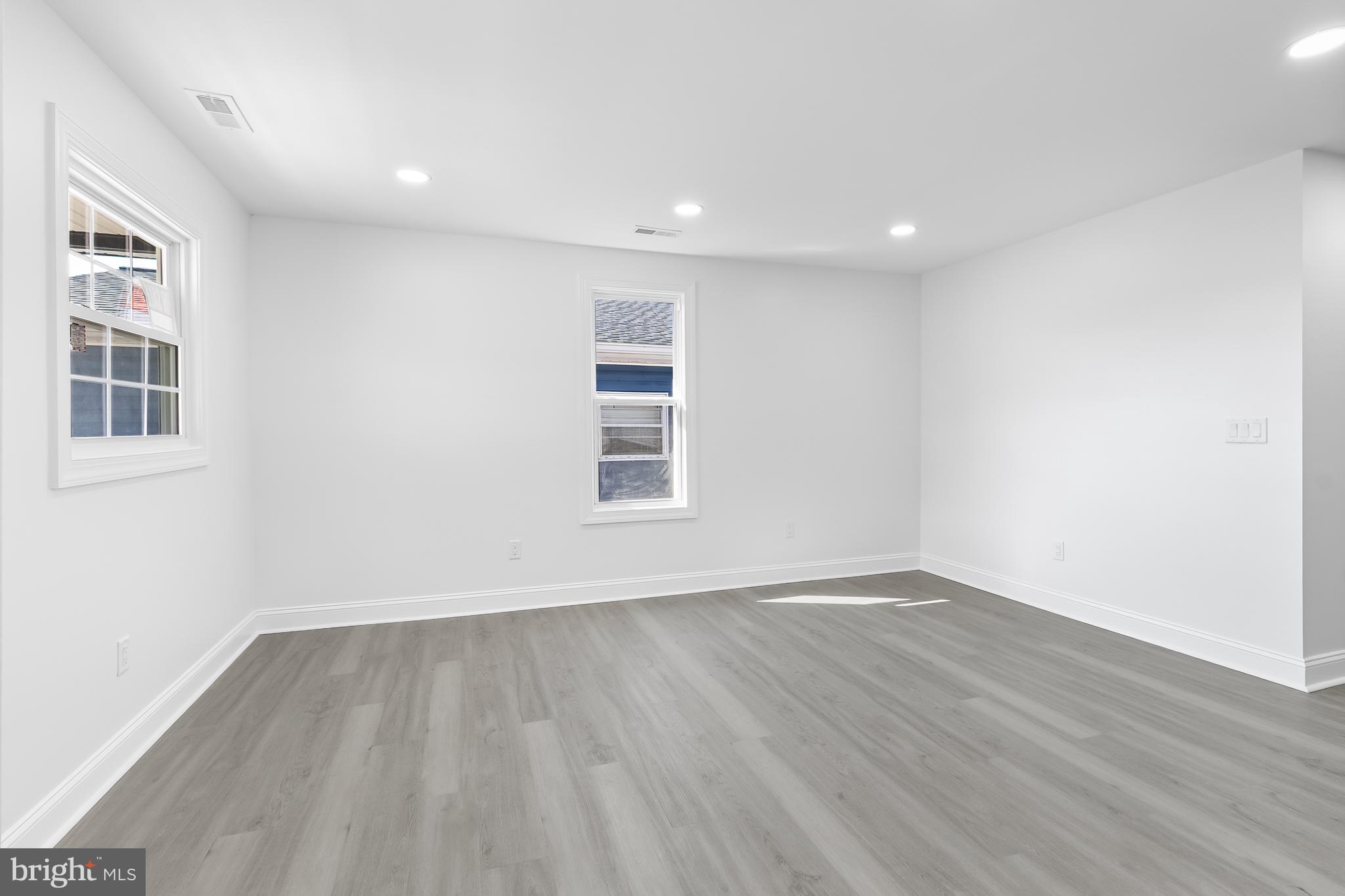 MURRAY MANOR - Residential