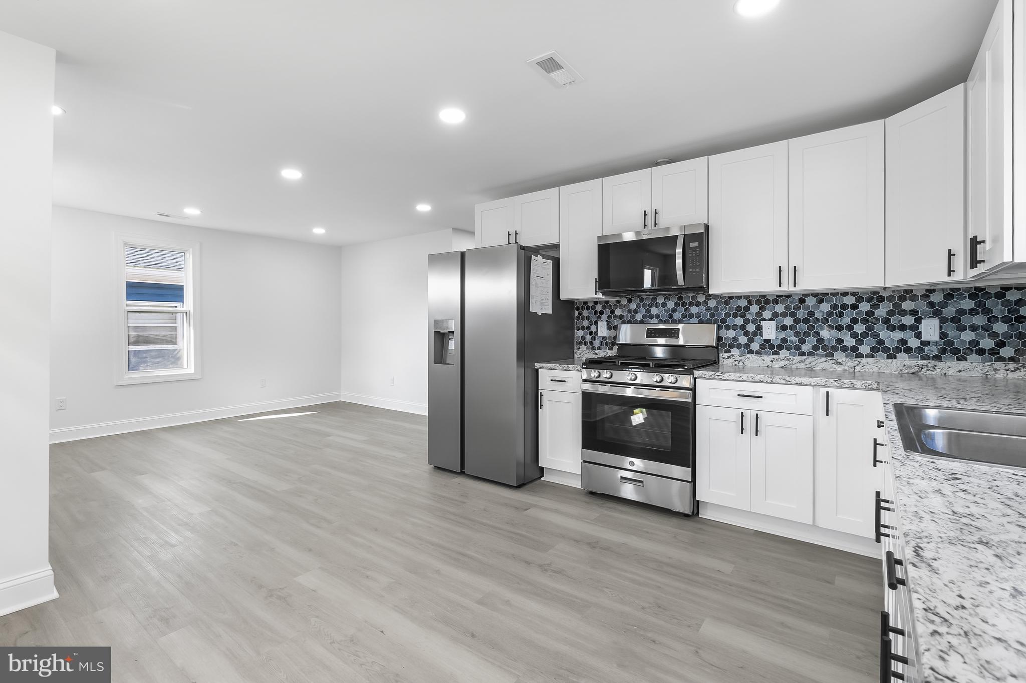 MURRAY MANOR - Residential