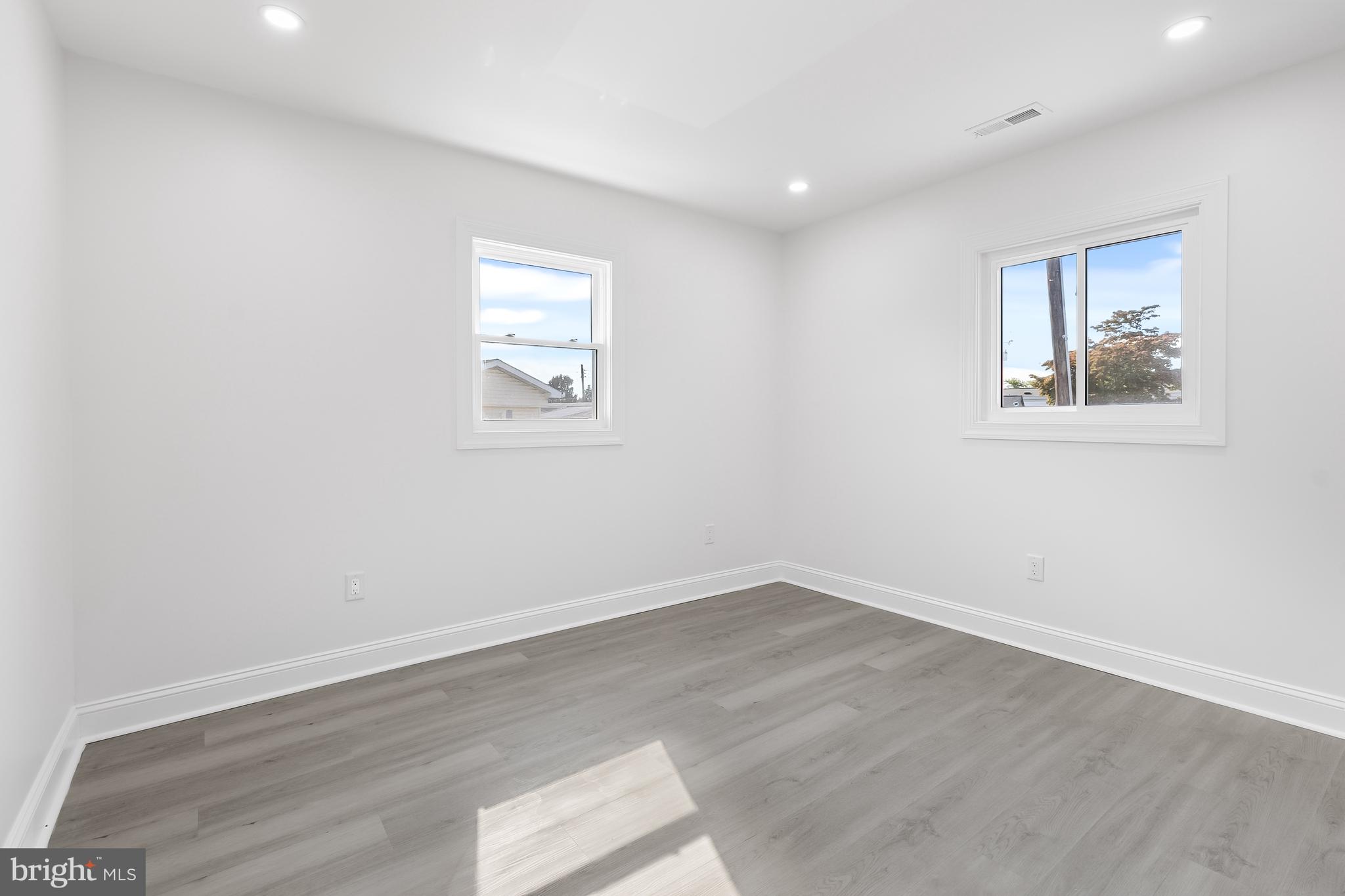 MURRAY MANOR - Residential