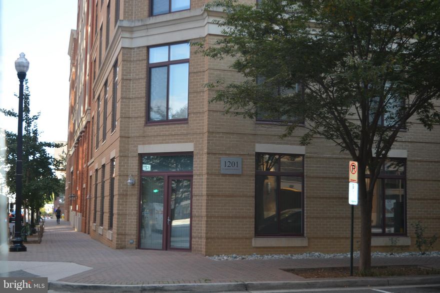 Beautiful 2BR/2BA corner unit condo at Station Square in Clarendon (997 sq ft).  Only one block from the metro. Newly painted, new appliances, new carpet and hardwood floors. Granite counter tops, kitchen island, washer/dryer, parking space and extra storage.  Onsite management, outdoor pool, party/media room.