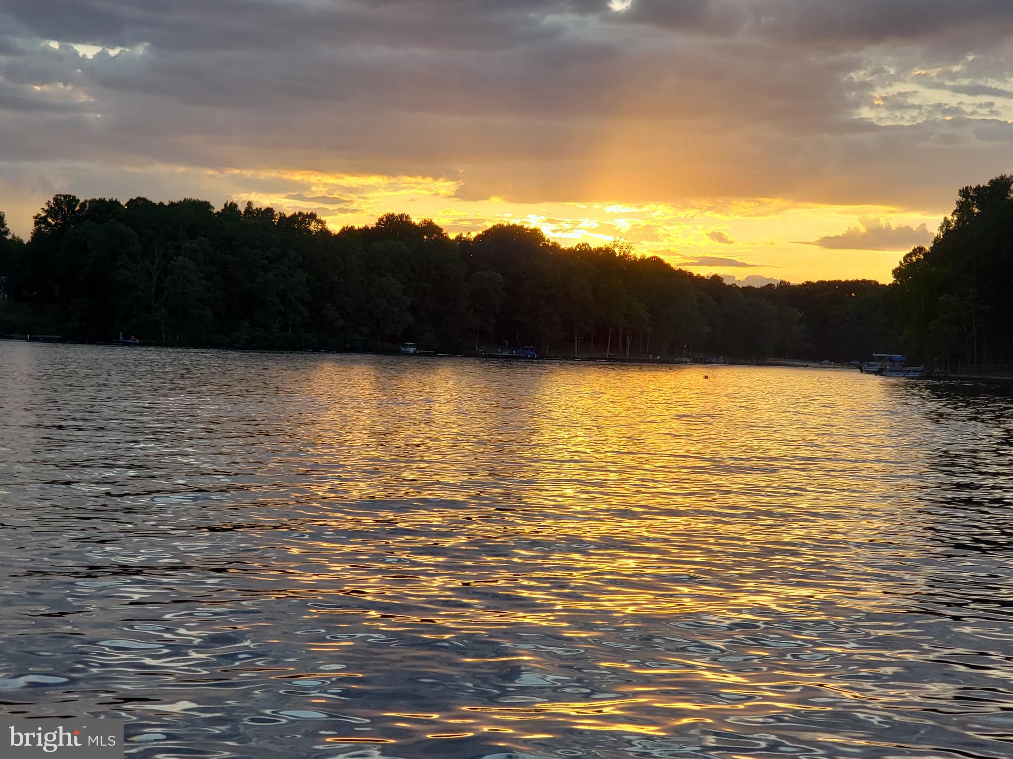 LAKE CAROLINE - Residential