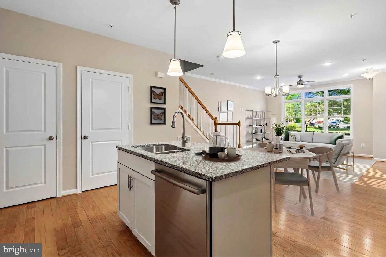 1512 RIBBON LIMESTONE TERRACE SE