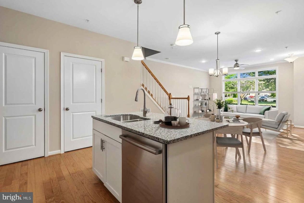 1512 RIBBON LIMESTONE TERRACE SE
