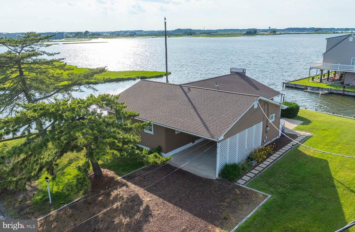 61 BAYSIDE DRIVE