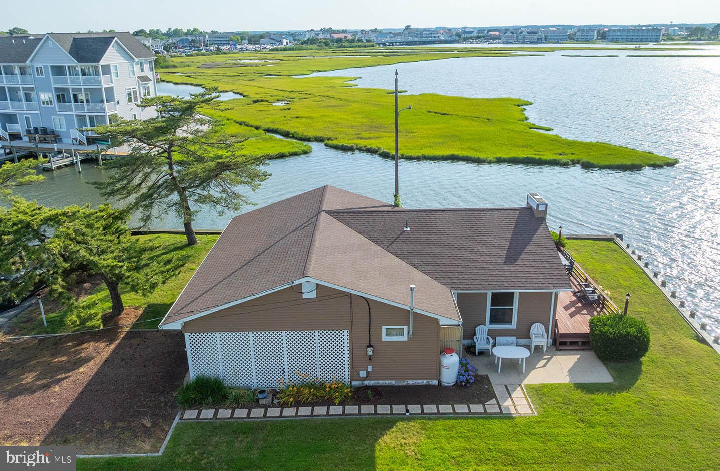 61 BAYSIDE DRIVE