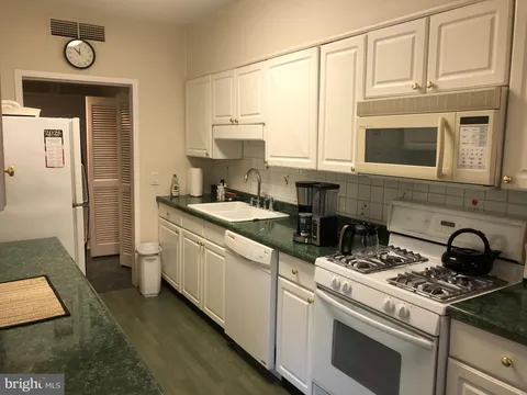 191 Presidential Boulevard Unit 204, Bala Cynwyd, PA MLS: PAMC2136992