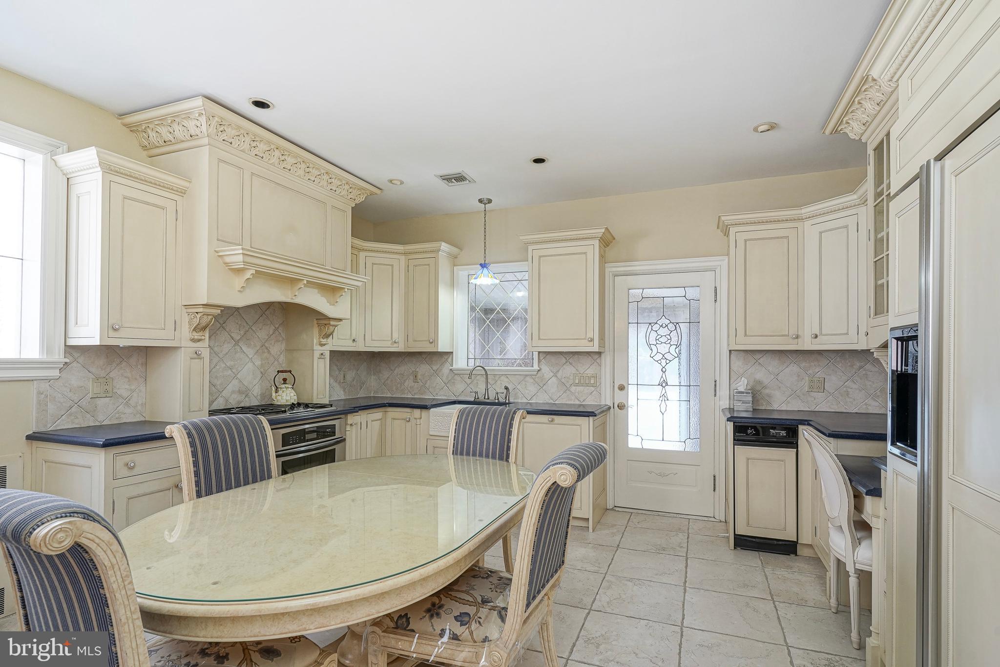 GIRARD ESTATES - Residential