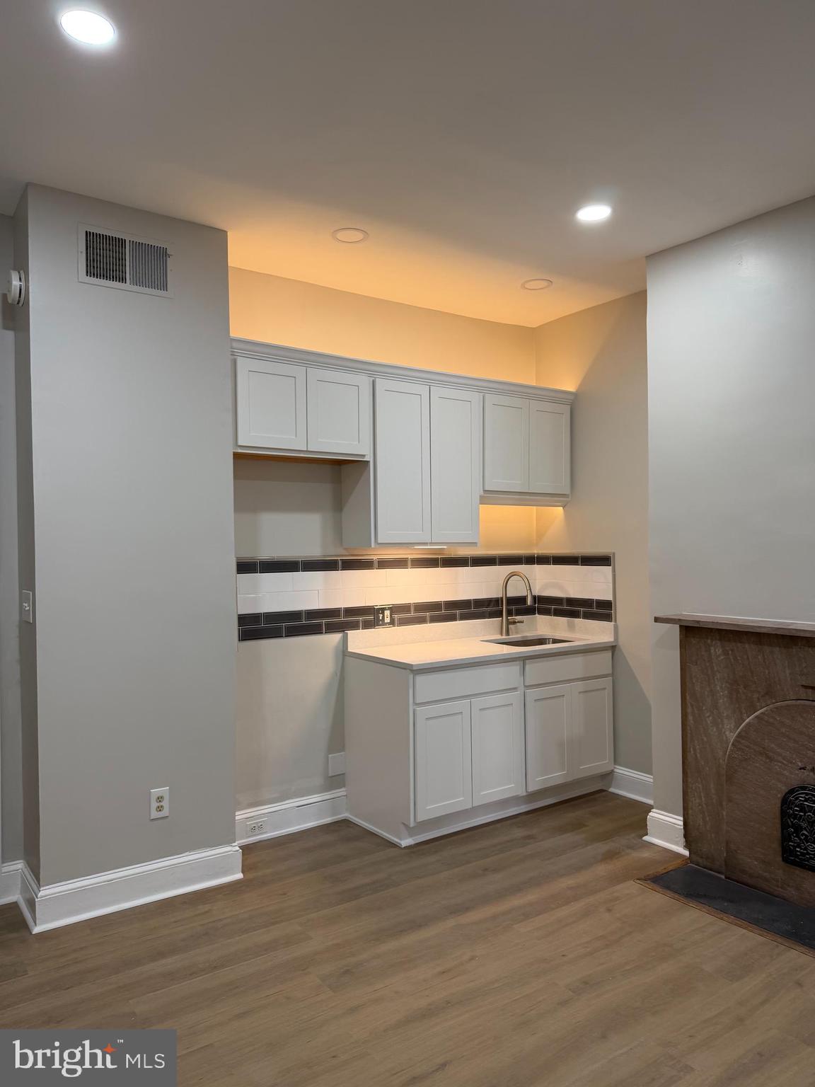 OLD GOUCHER - Residential Lease