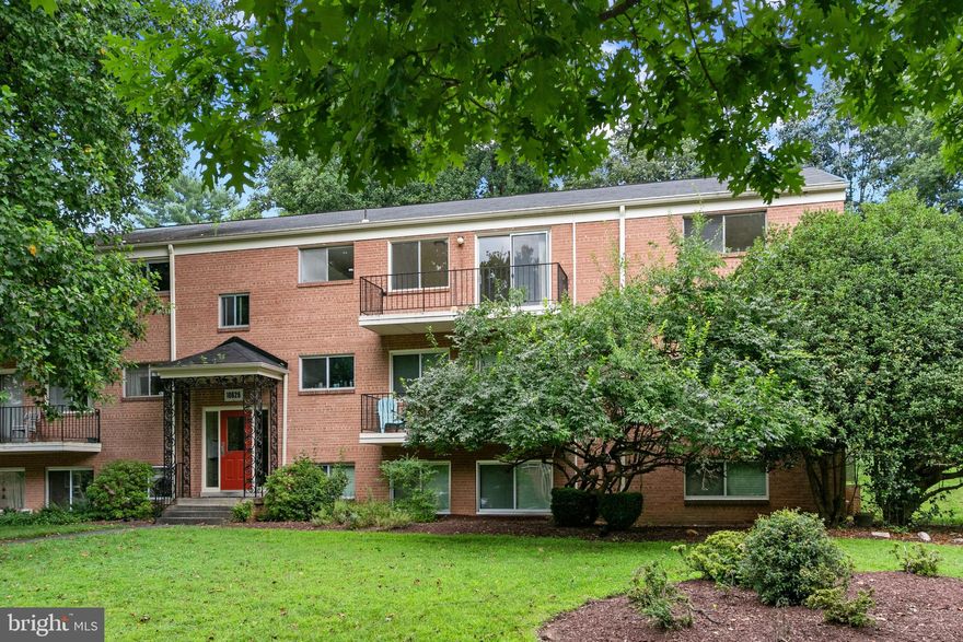 Top floor with balcony. Located in award winning Bethesda community just steps to the Grosvenor Metro station on the red line. Also near Garrett Park with MARC station, restaurant, post office. Walk, bike or jog in Rock Creek Park. Near NIH and Walter Reed Bethesda Medical, also downtown Bethesda. Walk to the Strathmore Music and Art centers with summer music on the lawn. Short Metro ride into Bethesda or the city. Convenient access to the beltway and I-270. This home has been immaculately maintained. Community amenities include pools, tennis courts, ball field, picnic area with grills, playground, sitting gardens and more.