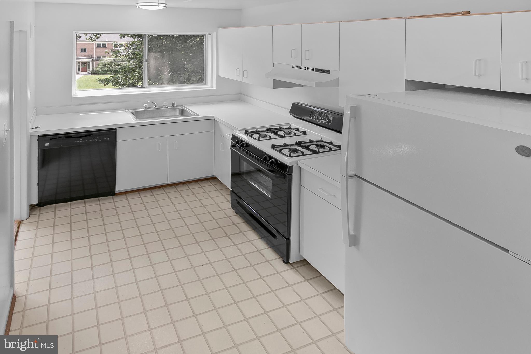 PARKSIDE CONDOMINIUMS - Residential