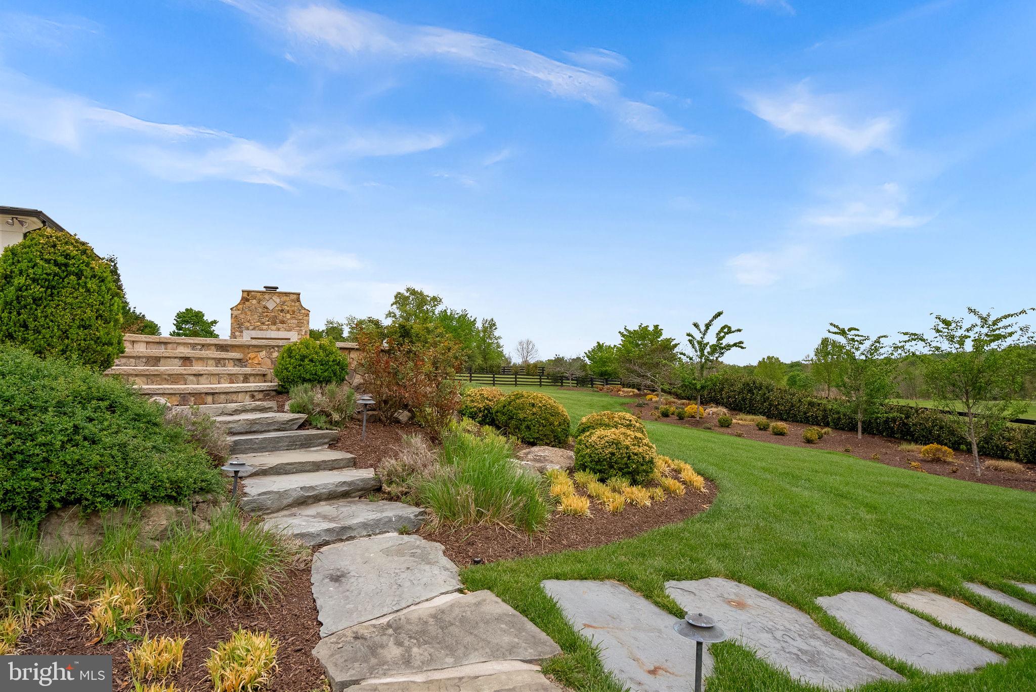 CREIGHTON FARMS - Residential