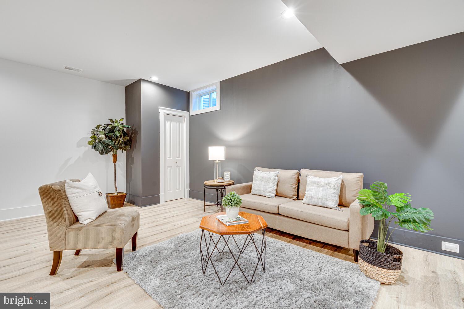 GOLF CLUB MANOR - Residential