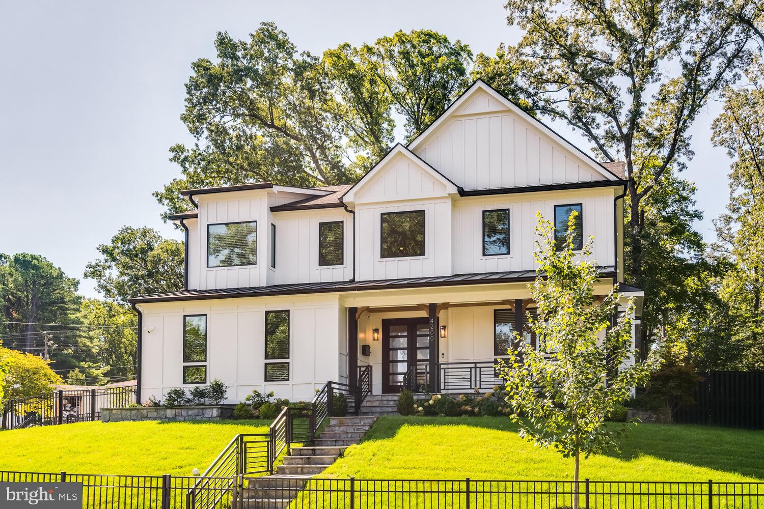 GOLF CLUB MANOR - Residential