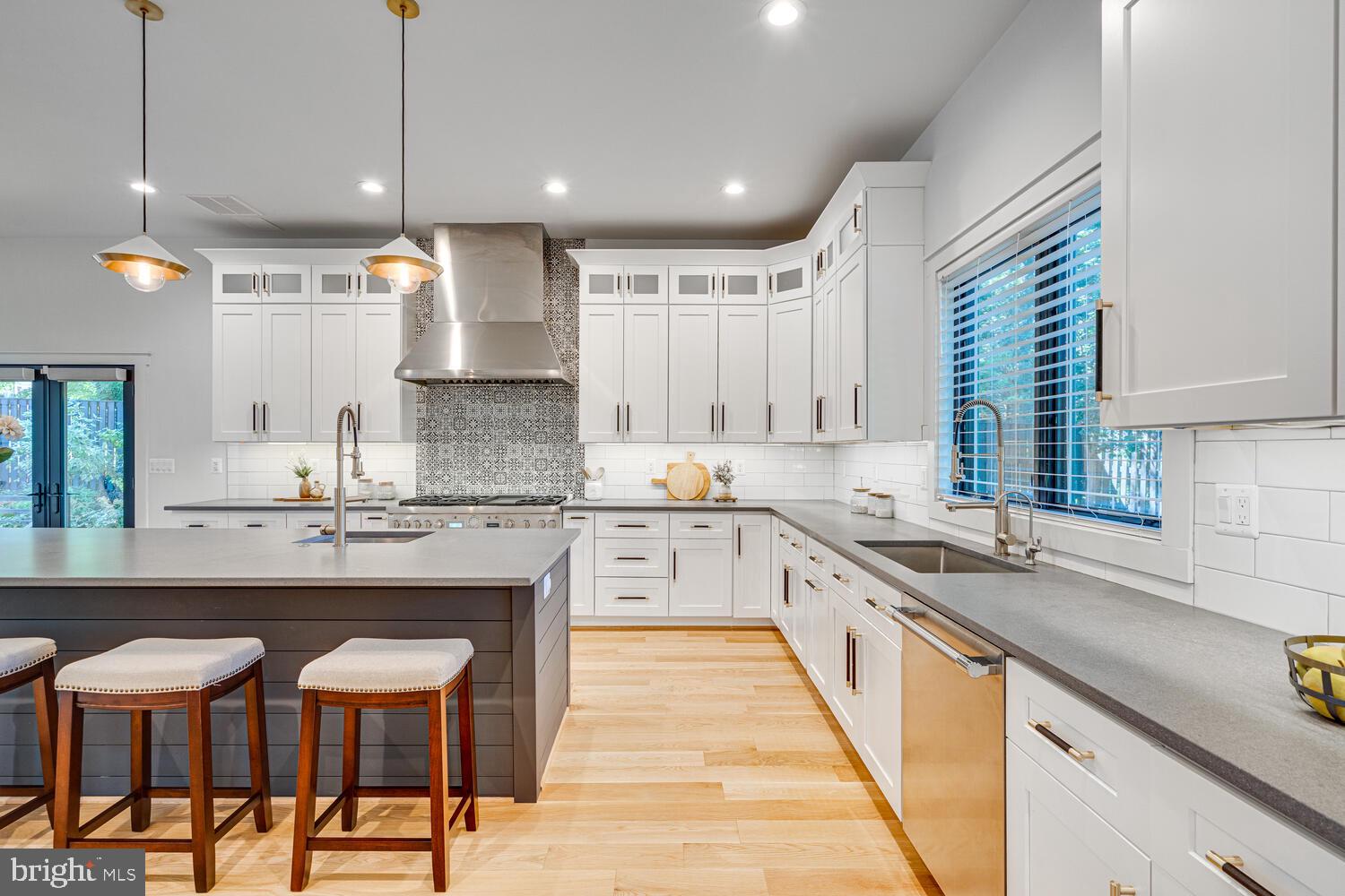 GOLF CLUB MANOR - Residential