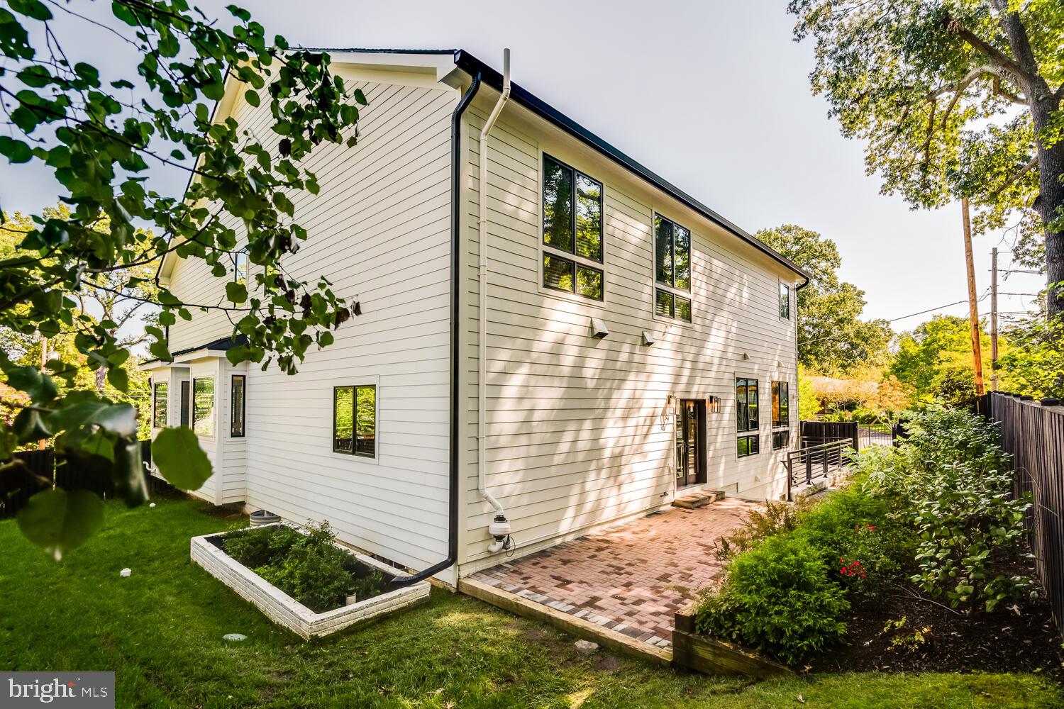 GOLF CLUB MANOR - Residential