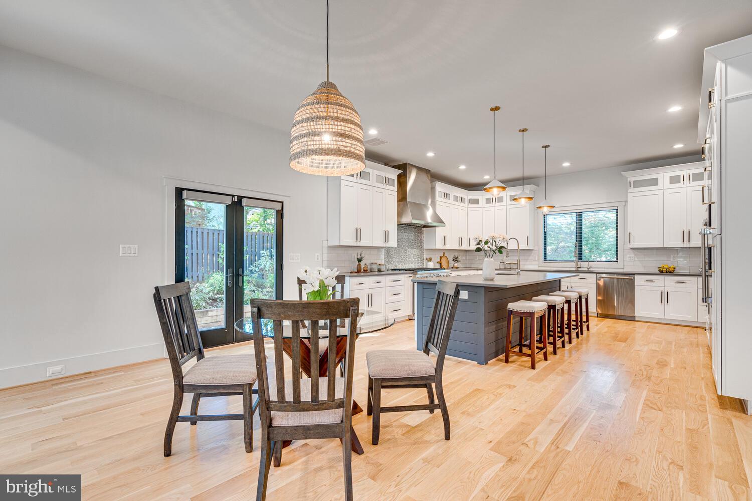 GOLF CLUB MANOR - Residential