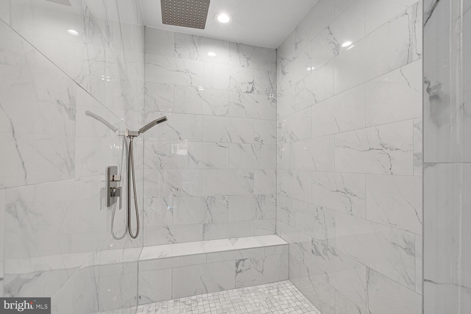 GOLF CLUB MANOR - Residential