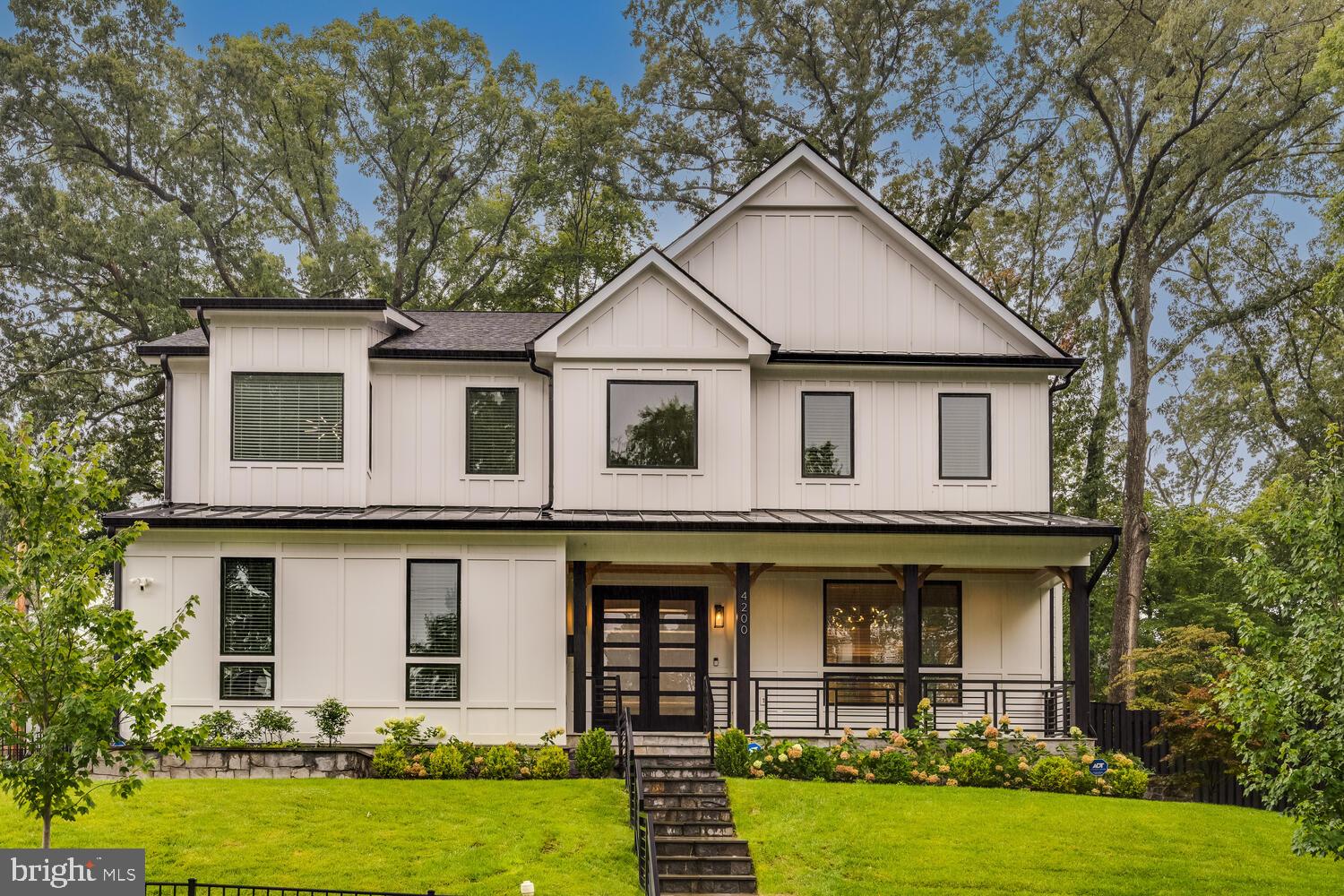 GOLF CLUB MANOR - Residential